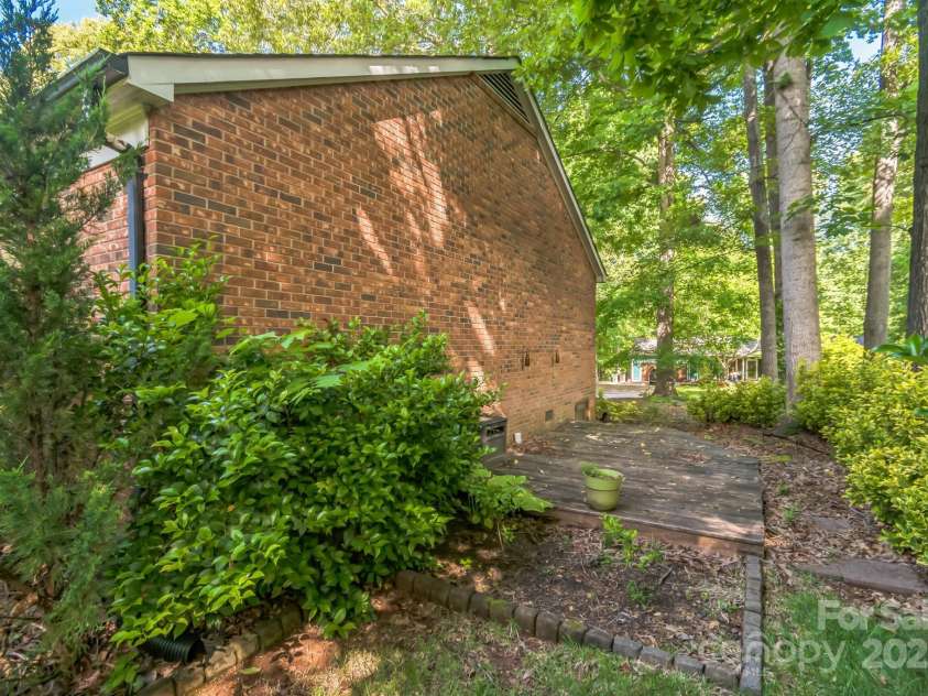 4424 Huntington Drive, Gastonia, NC 28056.  MLS# CAR4256568, YatesRealty ID 12243. 
