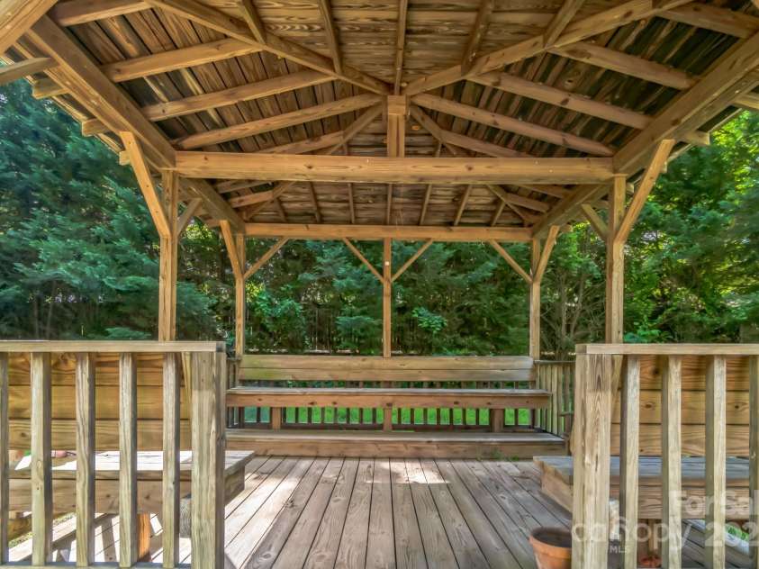 4424 Huntington Drive, Gastonia, NC 28056.  MLS# CAR4256568, YatesRealty ID 12243. 