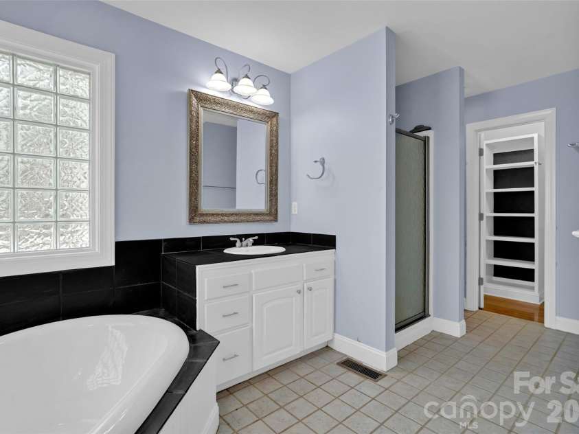 69 Willow Brook Drive, Asheville, NC 28806.  MLS# CAR4369294, YatesRealty ID 12243. 