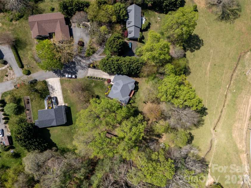 69 Willow Brook Drive, Asheville, NC 28806.  MLS# CAR4369294, YatesRealty ID 12243. 