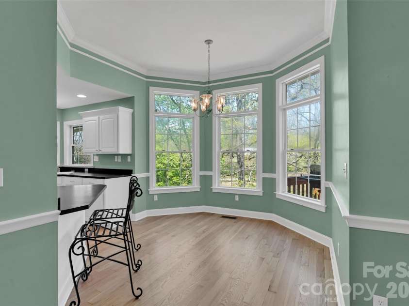 69 Willow Brook Drive, Asheville, NC 28806.  MLS# CAR4369294, YatesRealty ID 12243. Dining area 