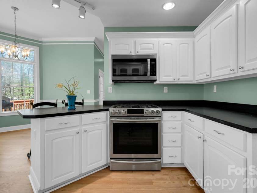 69 Willow Brook Drive, Asheville, NC 28806.  MLS# CAR4369294, YatesRealty ID 12243. Kitchen