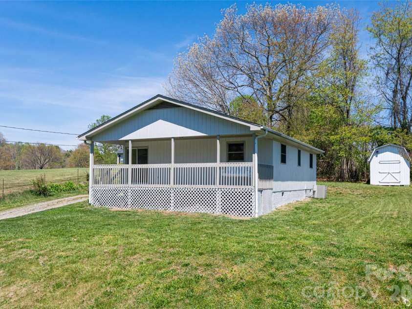 231 View Street, Asheville, NC 28806.  MLS# CAR4365153, YatesRealty ID 12244. 