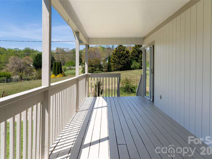 231 View Street, Asheville, NC 28806.  MLS# CAR4365153, YatesRealty ID 12244. 