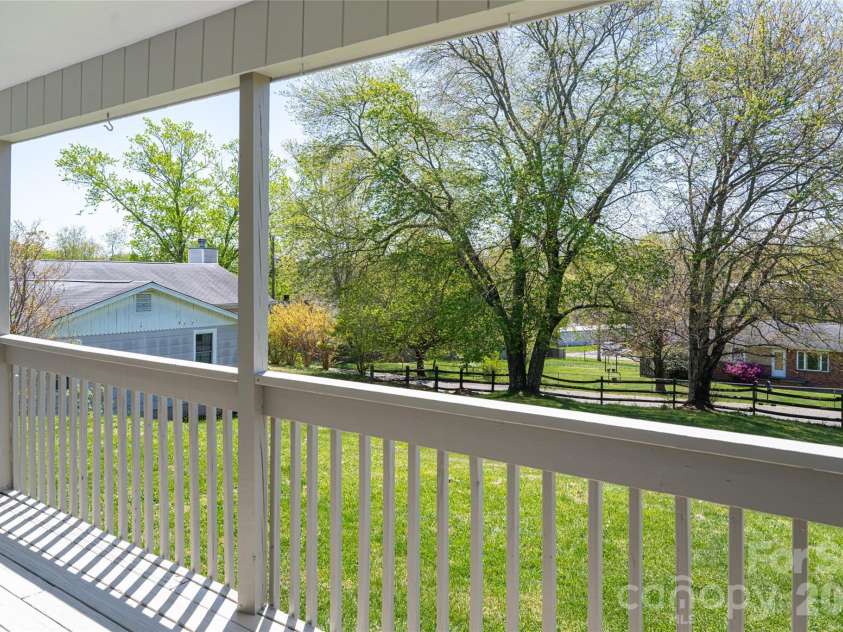 231 View Street, Asheville, NC 28806.  MLS# CAR4365153, YatesRealty ID 12244. 