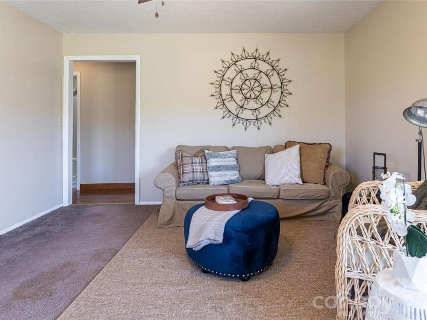 231 View Street, Asheville, NC 28806.  MLS# CAR4365153, YatesRealty ID 12244. 