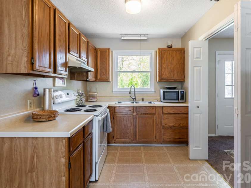 231 View Street, Asheville, NC 28806.  MLS# CAR4365153, YatesRealty ID 12244. 