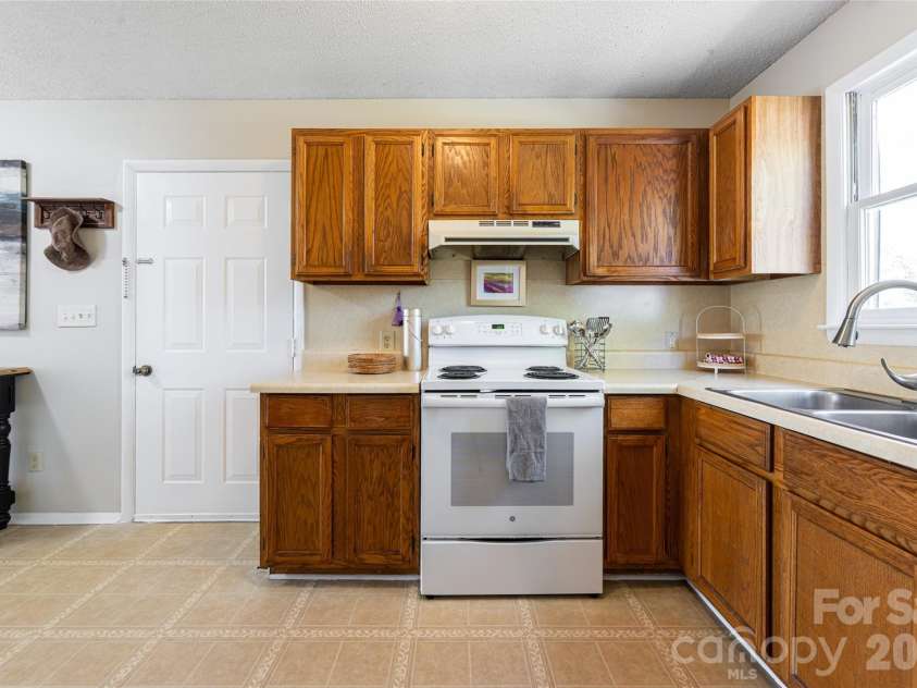 231 View Street, Asheville, NC 28806.  MLS# CAR4365153, YatesRealty ID 12244. 