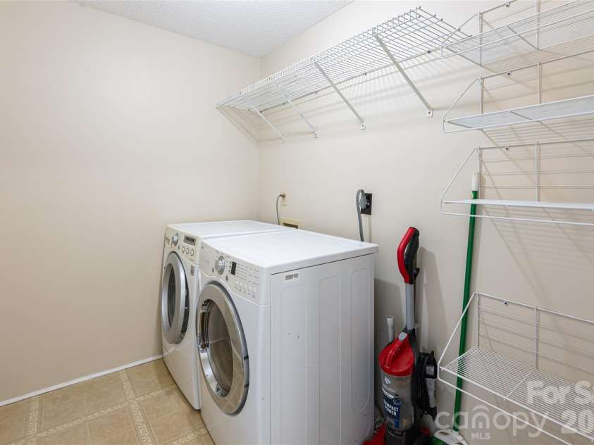 231 View Street, Asheville, NC 28806.  MLS# CAR4365153, YatesRealty ID 12244. 