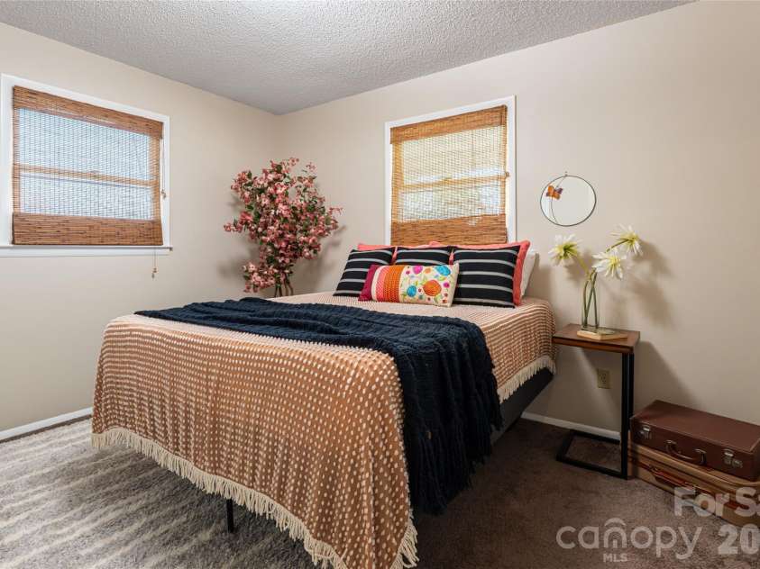 231 View Street, Asheville, NC 28806.  MLS# CAR4365153, YatesRealty ID 12244. 