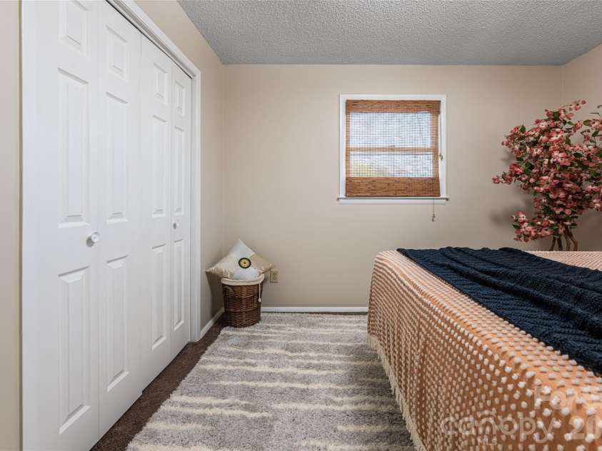231 View Street, Asheville, NC 28806.  MLS# CAR4365153, YatesRealty ID 12244. 