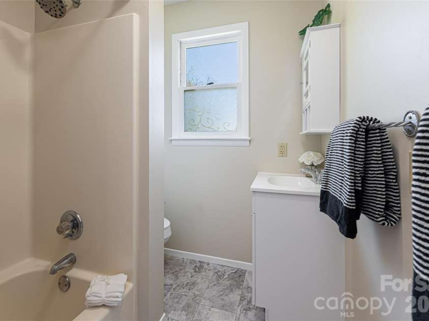 231 View Street, Asheville, NC 28806.  MLS# CAR4365153, YatesRealty ID 12244. 