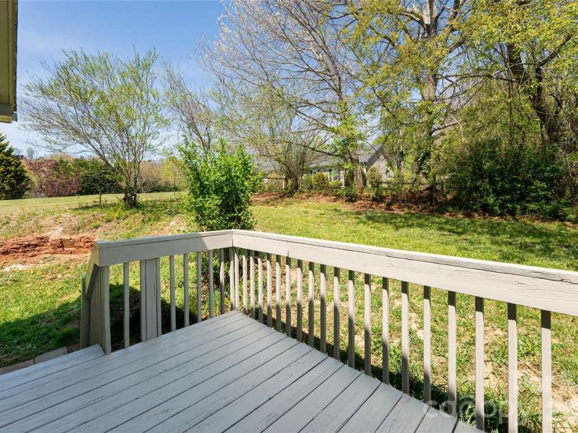 231 View Street, Asheville, NC 28806.  MLS# CAR4365153, YatesRealty ID 12244. 