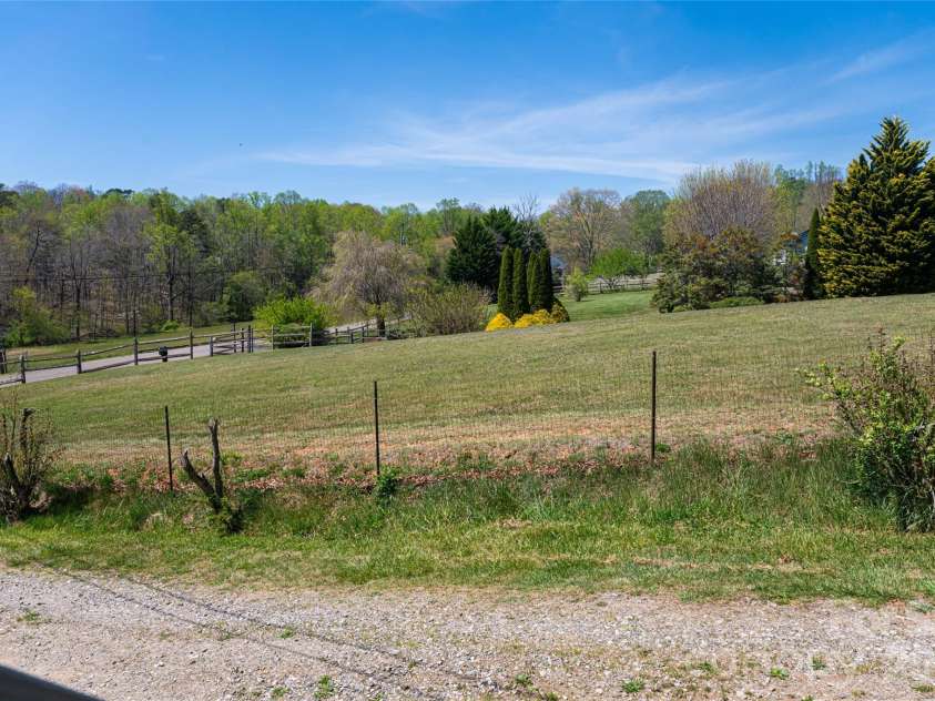 231 View Street, Asheville, NC 28806.  MLS# CAR4365153, YatesRealty ID 12244. 