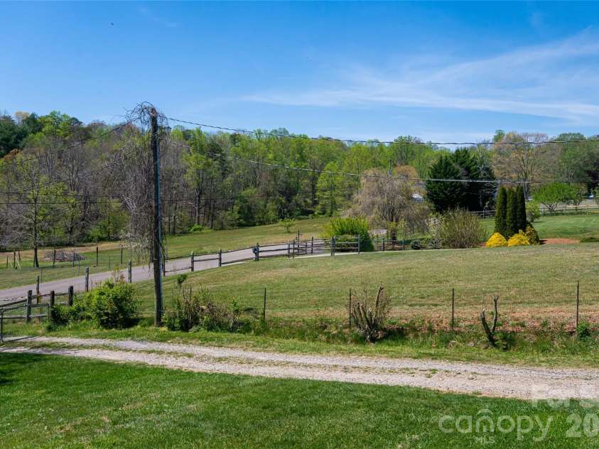 231 View Street, Asheville, NC 28806.  MLS# CAR4365153, YatesRealty ID 12244. 