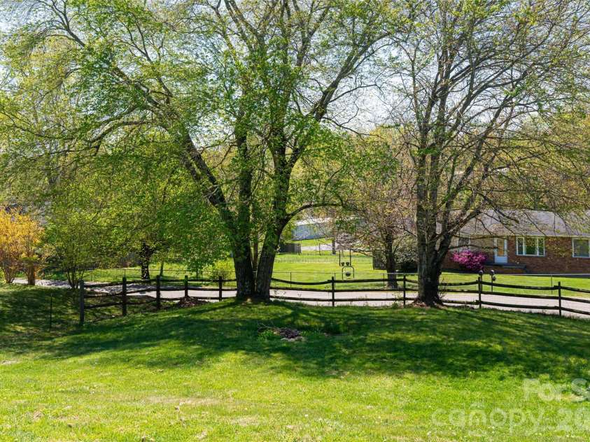 231 View Street, Asheville, NC 28806.  MLS# CAR4365153, YatesRealty ID 12244. 