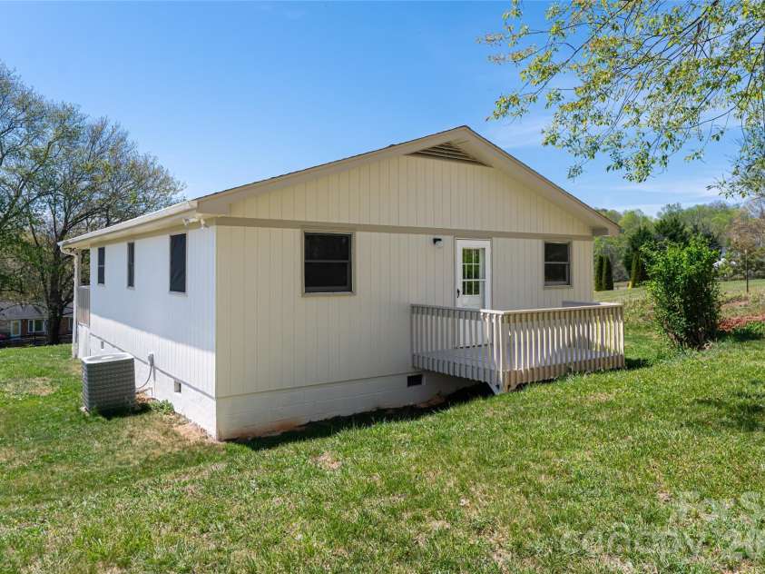 231 View Street, Asheville, NC 28806.  MLS# CAR4365153, YatesRealty ID 12244. 