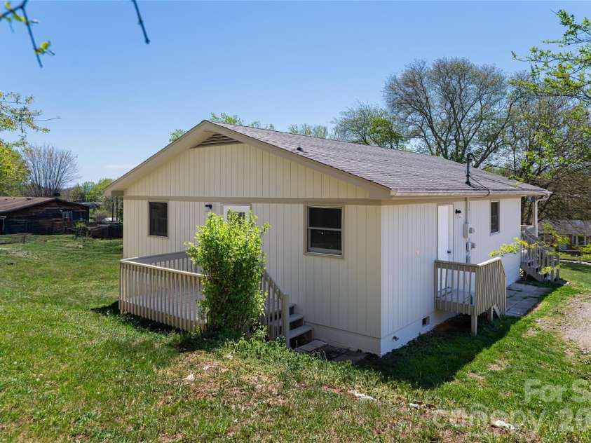 231 View Street, Asheville, NC 28806.  MLS# CAR4365153, YatesRealty ID 12244. 