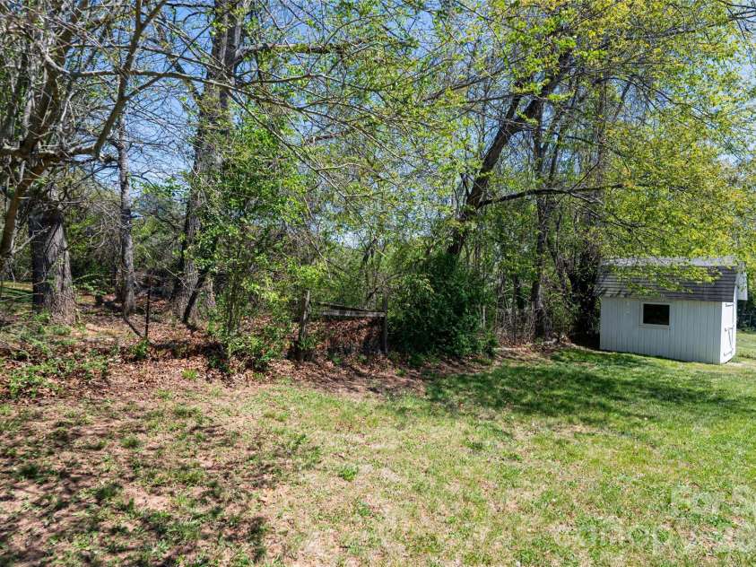 231 View Street, Asheville, NC 28806.  MLS# CAR4365153, YatesRealty ID 12244. 