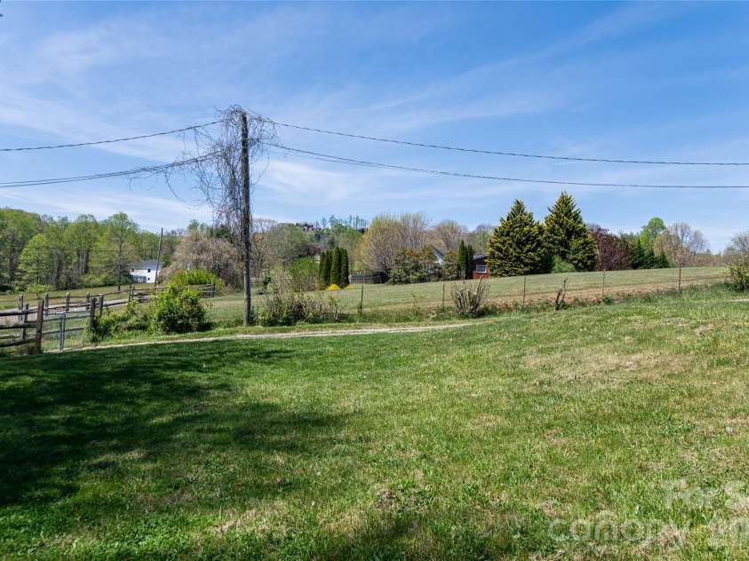 231 View Street, Asheville, NC 28806.  MLS# CAR4365153, YatesRealty ID 12244. 