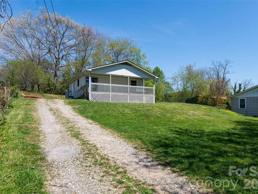 231 View Street, Asheville, NC 28806.  MLS# CAR4365153, YatesRealty ID 12244. 