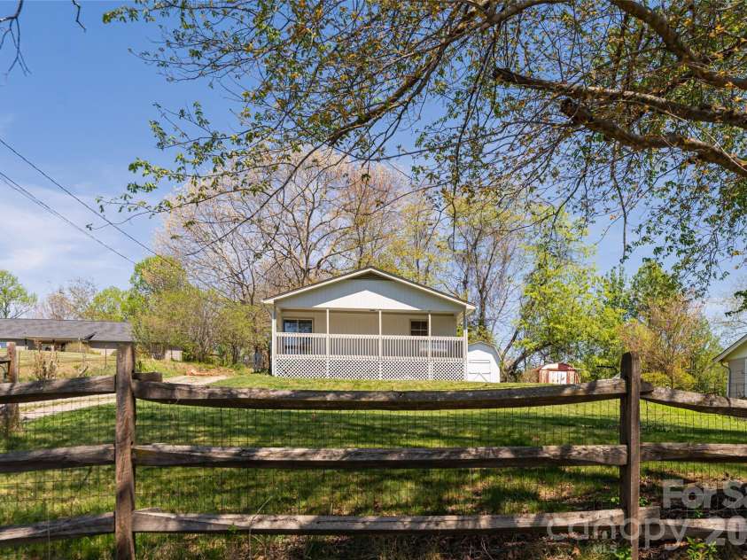 231 View Street, Asheville, NC 28806.  MLS# CAR4365153, YatesRealty ID 12244. 
