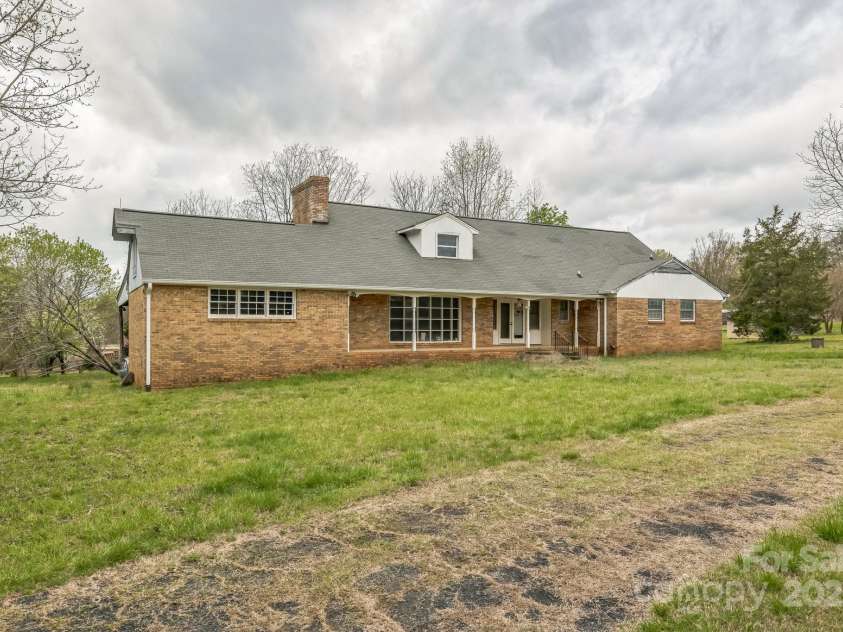 2705 Robinson Road, Newton, NC 28658.  MLS# CAR4241832, YatesRealty ID 12244. 