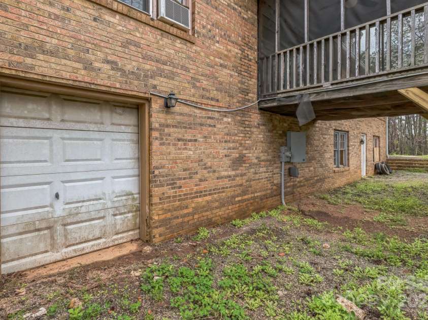 2705 Robinson Road, Newton, NC 28658.  MLS# CAR4241832, YatesRealty ID 12244. 