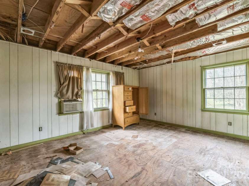 2705 Robinson Road, Newton, NC 28658.  MLS# CAR4241832, YatesRealty ID 12244. 