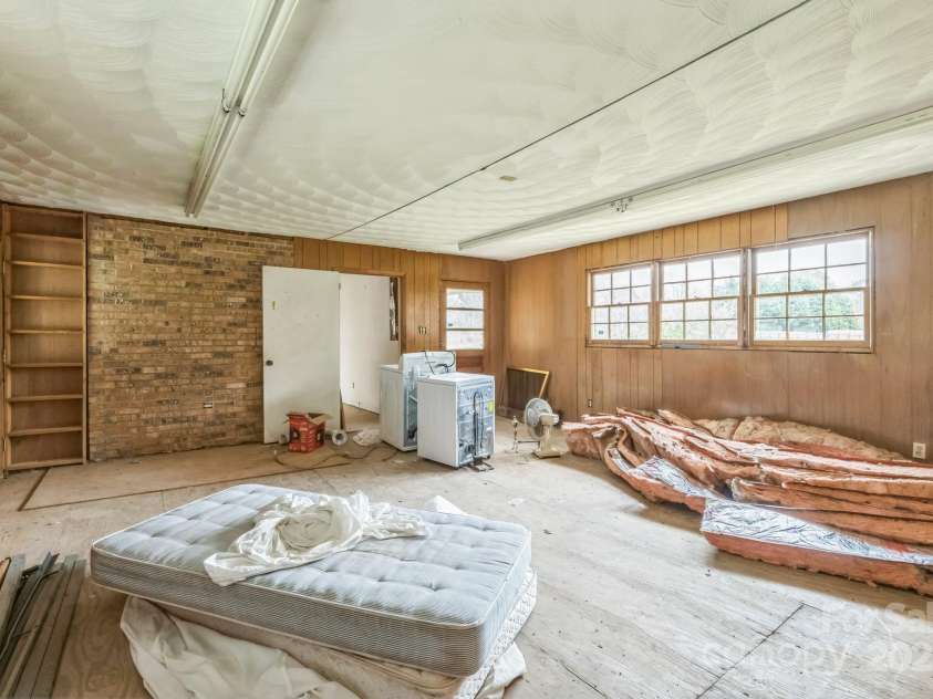 2705 Robinson Road, Newton, NC 28658.  MLS# CAR4241832, YatesRealty ID 12244. 