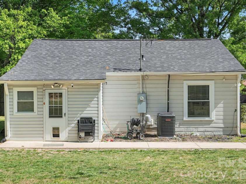 515 Chapel Street, Landis, NC 28088.  MLS# CAR4368837, YatesRealty ID 12247. 