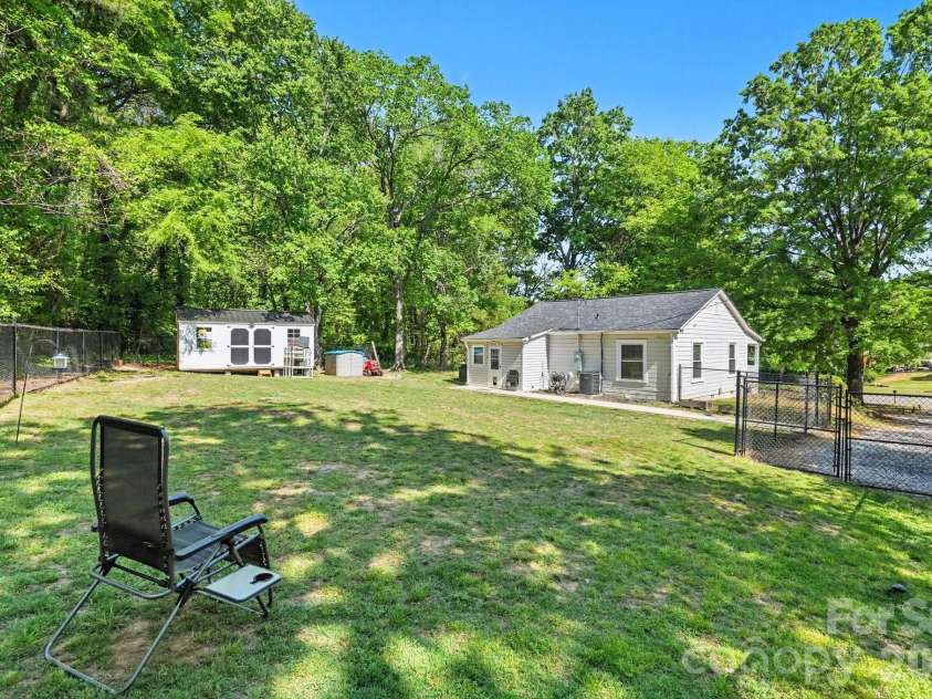 515 Chapel Street, Landis, NC 28088.  MLS# CAR4368837, YatesRealty ID 12247. 
