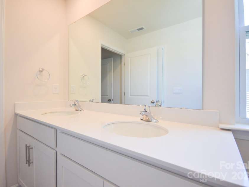 9 Lillian Lane, Hendersonville, NC 28792.  MLS# CAR4184109, YatesRealty ID 12247. 