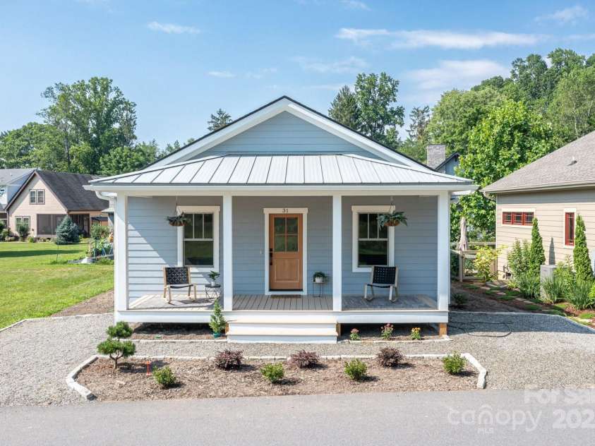 31 Verde Drive, Asheville, NC 28806.  MLS# CAR4190679, YatesRealty ID 12248. Experience eco-conscious living at its finest in this NC Green Built Certified home within the gated community of The Villages of Crest Mountain.