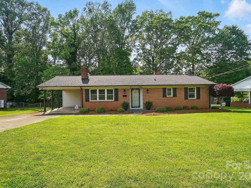137 Burton Hills Circle, Gastonia, NC 28054.  MLS# CAR4253706, YatesRealty ID 12249. 