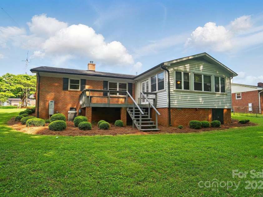 137 Burton Hills Circle, Gastonia, NC 28054.  MLS# CAR4253706, YatesRealty ID 12249. 