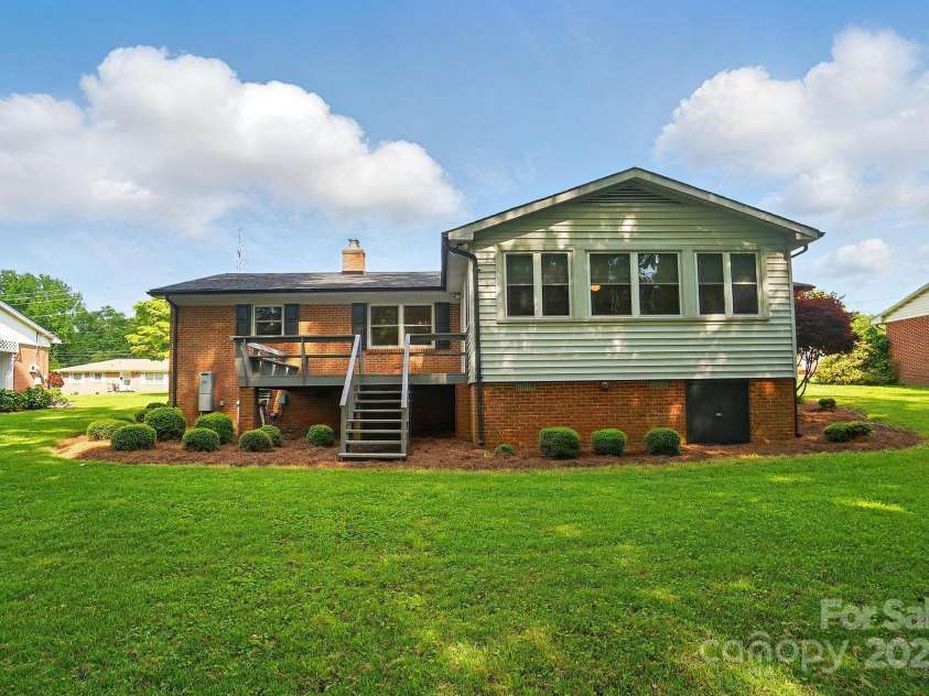 137 Burton Hills Circle, Gastonia, NC 28054.  MLS# CAR4253706, YatesRealty ID 12249. 