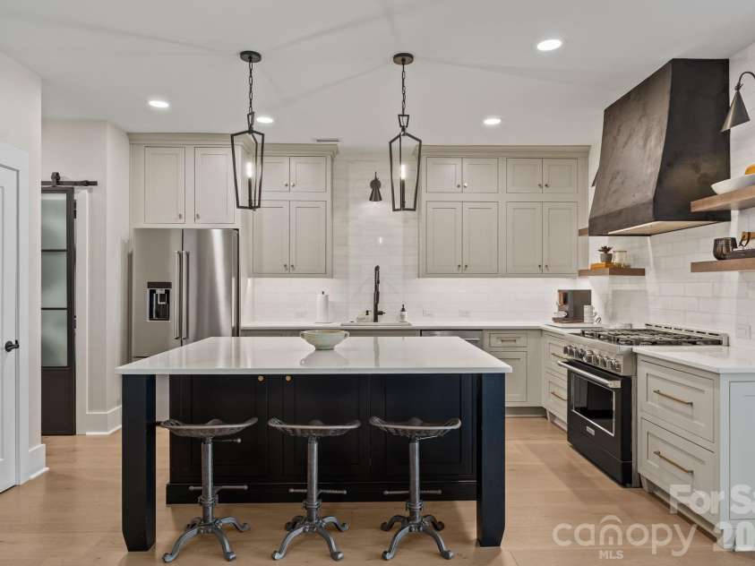 241 Faulkner Way, Davidson, NC 28036.  MLS# CAR4368372, YatesRealty ID 12250. 