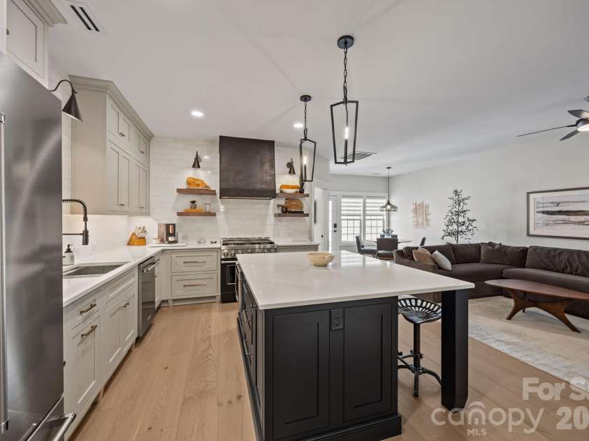 241 Faulkner Way, Davidson, NC 28036.  MLS# CAR4368372, YatesRealty ID 12250. 