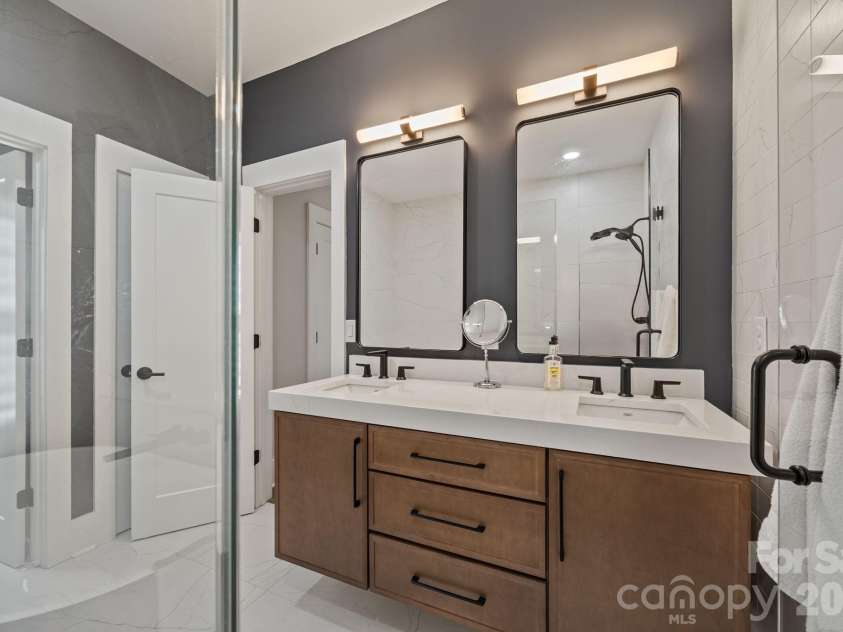 241 Faulkner Way, Davidson, NC 28036.  MLS# CAR4368372, YatesRealty ID 12250. 