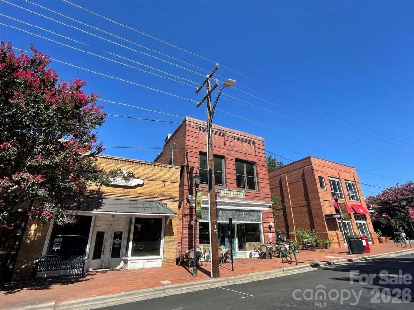 241 Faulkner Way, Davidson, NC 28036.  MLS# CAR4368372, YatesRealty ID 12250. 