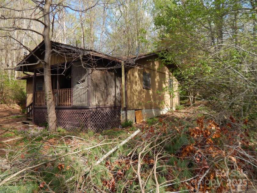 81 Fairview Heights Road, Waynesville, NC 28786.  MLS# CAR4249219, YatesRealty ID 12250. 