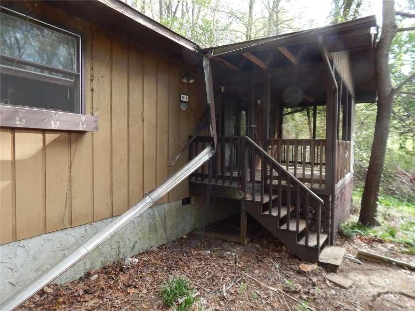 81 Fairview Heights Road, Waynesville, NC 28786.  MLS# CAR4249219, YatesRealty ID 12250. 