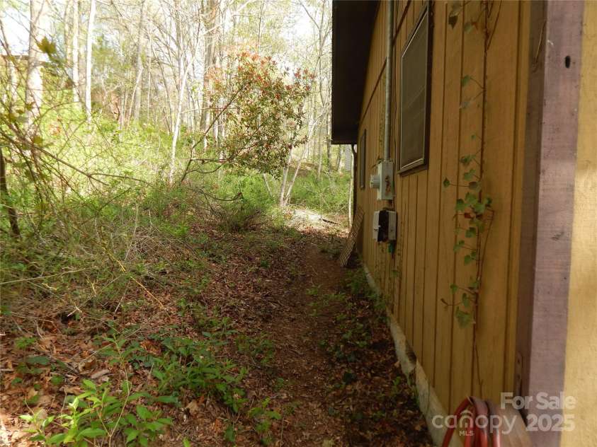 81 Fairview Heights Road, Waynesville, NC 28786.  MLS# CAR4249219, YatesRealty ID 12250. 