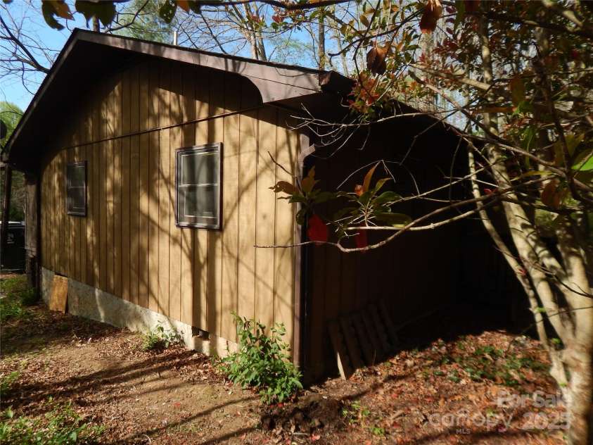 81 Fairview Heights Road, Waynesville, NC 28786.  MLS# CAR4249219, YatesRealty ID 12250. 