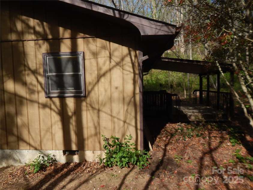 81 Fairview Heights Road, Waynesville, NC 28786.  MLS# CAR4249219, YatesRealty ID 12250. 