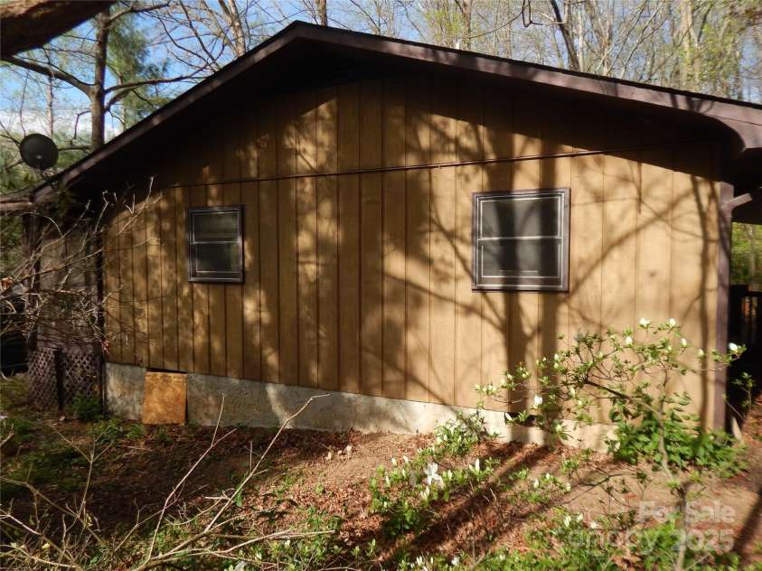 81 Fairview Heights Road, Waynesville, NC 28786.  MLS# CAR4249219, YatesRealty ID 12250. 