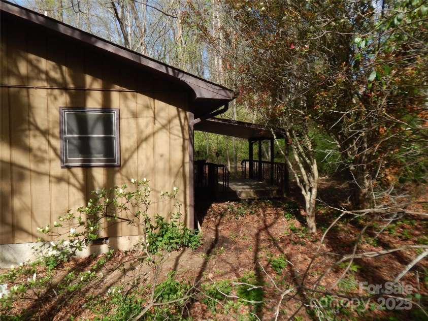 81 Fairview Heights Road, Waynesville, NC 28786.  MLS# CAR4249219, YatesRealty ID 12250. 