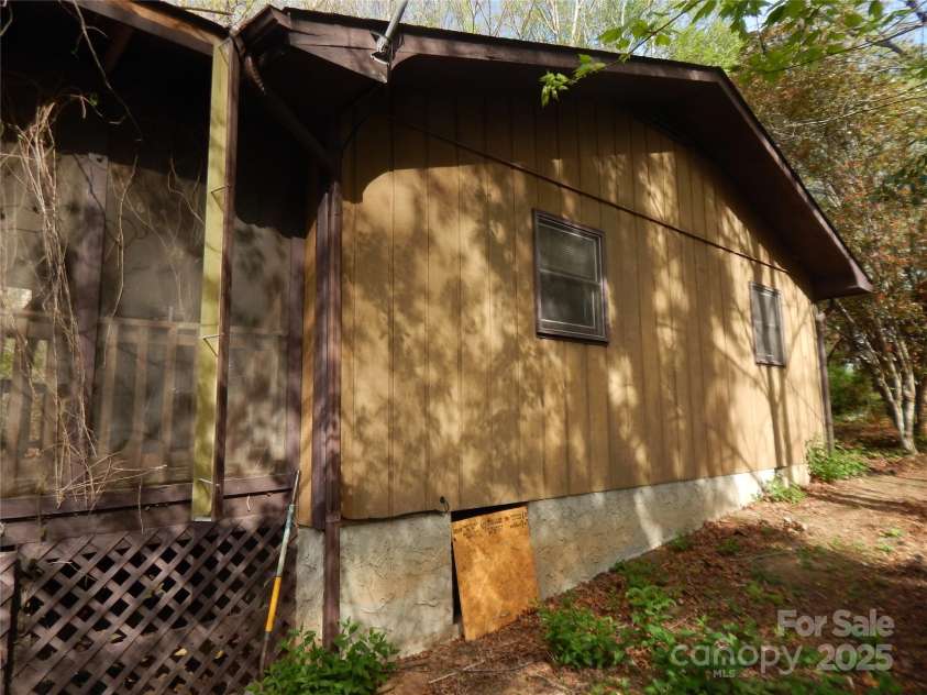 81 Fairview Heights Road, Waynesville, NC 28786.  MLS# CAR4249219, YatesRealty ID 12250. 