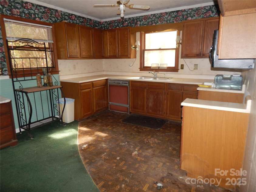 81 Fairview Heights Road, Waynesville, NC 28786.  MLS# CAR4249219, YatesRealty ID 12250. 